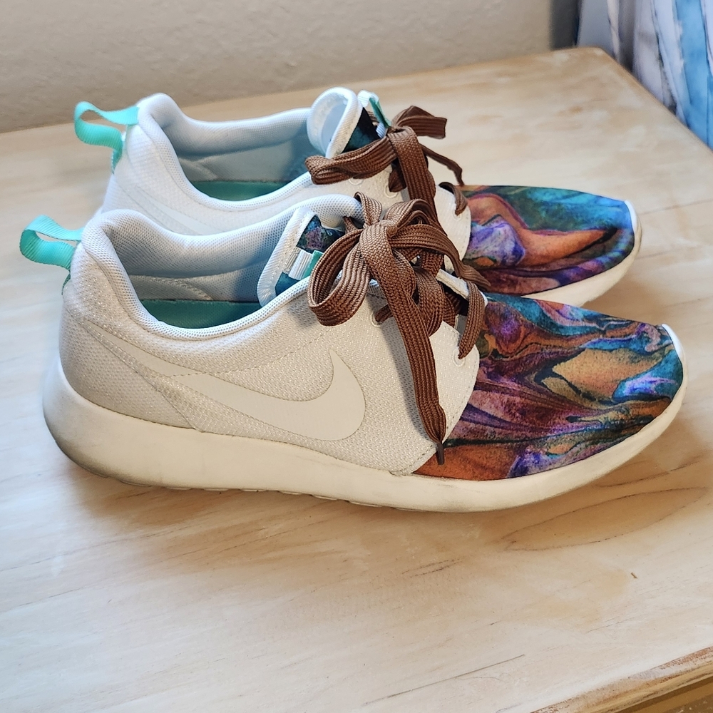 Nike White and Multicolor Roshe Sail Menta Sneakers Sz 9.5